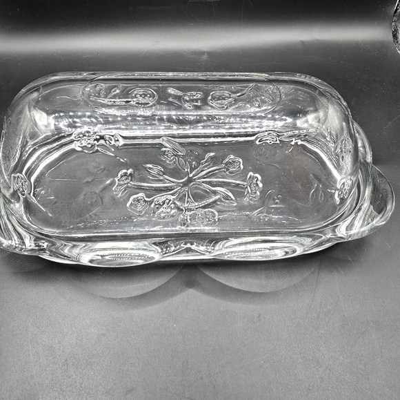 Vintage Anchor Hocking Covered Butter Dish Floral Clear Glass Scalloped Bottom - Picture 9 of 10